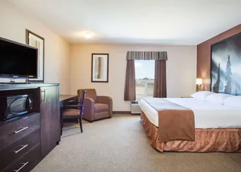 Super 8 by Wyndham Meadow Lake hotel thumbnail 5