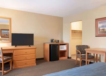 Travelodge by Wyndham Edson hotel thumbnail 8