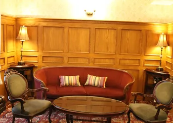 James Bay Inn Hotel & Suites hotel thumbnail 7