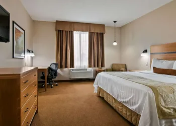 Best Western Plus Chateau Inn Sylvan Lake hotel thumbnail 4
