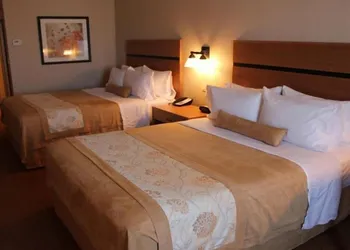 Best Western Plus Chateau Inn Sylvan Lake hotel thumbnail 8