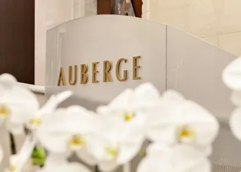 Auberge Vancouver Hotel hotel thumbnail 3