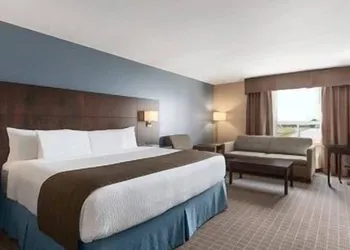 Days Inn by Wyndham Stephenville hotel thumbnail 4