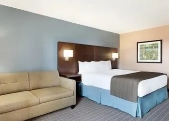 Days Inn by Wyndham Stephenville hotel thumbnail 6