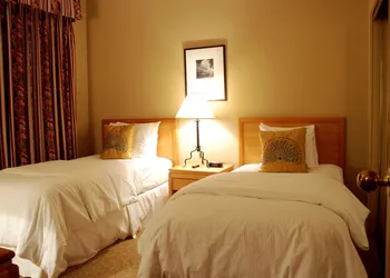 Rosellen Suites At Stanley Park hotel thumbnail 2