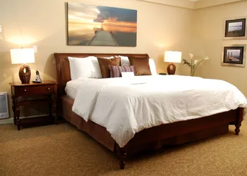 Rosellen Suites At Stanley Park hotel thumbnail 3
