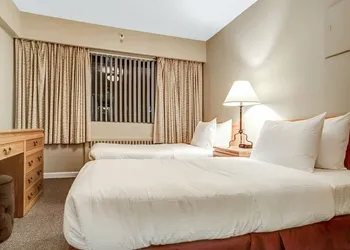 Rosellen Suites At Stanley Park hotel thumbnail 5