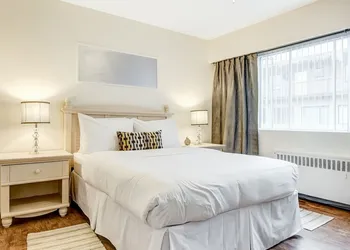 Rosellen Suites At Stanley Park hotel thumbnail 8