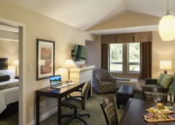 Executive Suites Hotel & Resort, Squamish hotel thumbnail 4