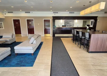 Quality Inn & Suites hotel thumbnail 2