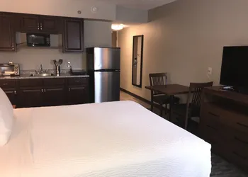 Quality Inn & Suites hotel thumbnail 3