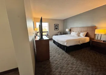 Quality Inn & Suites hotel thumbnail 6