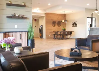 Prestige Hudson Bay Lodge & Conference Centre, WorldHotels Crafted Collection hotel thumbnail 2