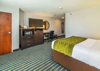 Comfort Inn & Suites hotel thumbnail 5