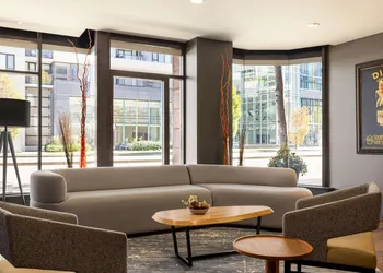 Hilton Vancouver Airport hotel thumbnail 2