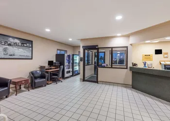 Super 8 by Wyndham Moose Jaw SK hotel thumbnail 2