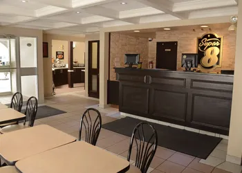 Super 8 by Wyndham North Bay hotel thumbnail 4