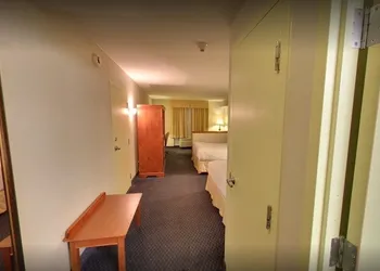 Days Inn & Suites by Wyndham Niagara Falls Centre St. By the Falls hotel thumbnail 4