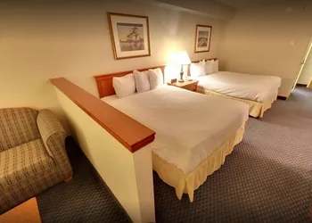 Days Inn & Suites by Wyndham Niagara Falls Centre St. By the Falls hotel thumbnail 6