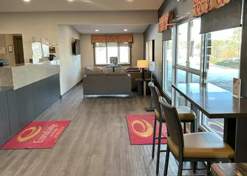 Econo Lodge Lethbridge hotel thumbnail 2