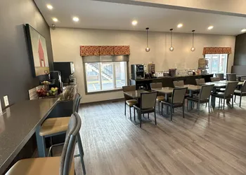 Econo Lodge Lethbridge hotel thumbnail 3