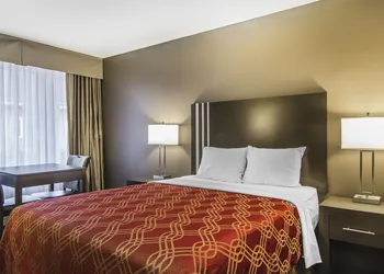 Econo Lodge Lethbridge hotel thumbnail 5
