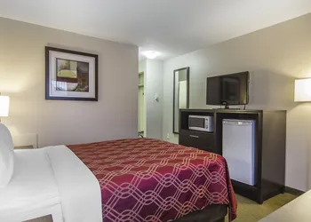 Econo Lodge Lethbridge hotel thumbnail 6