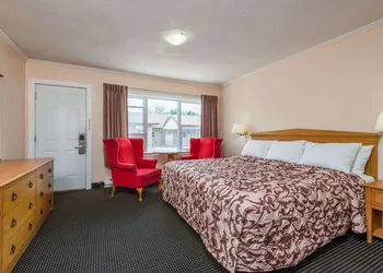 Knights Inn London hotel thumbnail 3