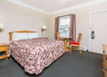 Knights Inn London hotel thumbnail 4