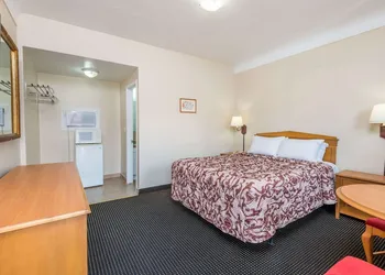 Knights Inn London hotel thumbnail 7