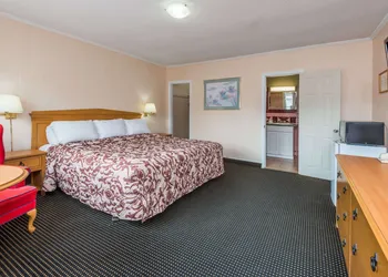 Knights Inn London hotel thumbnail 8