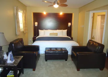 Bayside Inn & Waterfront Suites hotel thumbnail 2