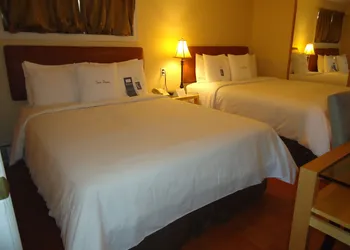 Bayside Inn & Waterfront Suites hotel thumbnail 3