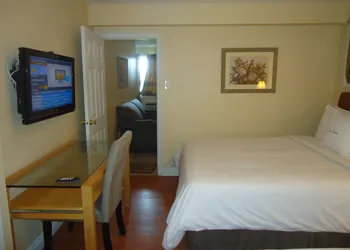 Bayside Inn & Waterfront Suites hotel thumbnail 4