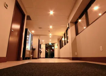 Super 8 by Wyndham Kelowna BC hotel thumbnail 3