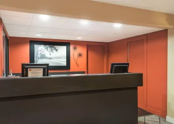 Super 8 by Wyndham Kelowna BC hotel thumbnail 5