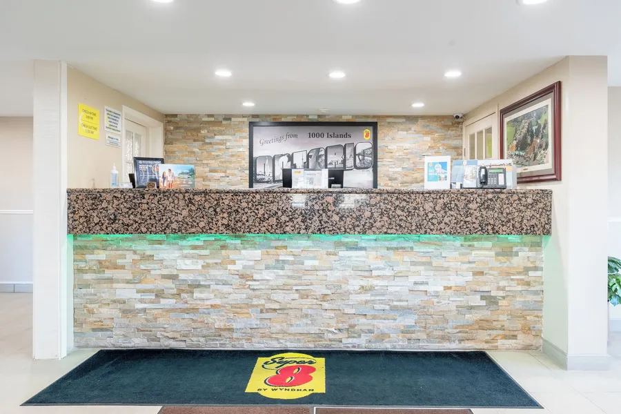 Super 8 by Wyndham Gananoque/Country Squire Resort hotel detail image 2