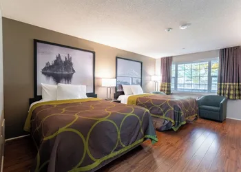 Super 8 by Wyndham Gananoque/Country Squire Resort hotel thumbnail 7