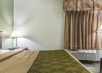 Econo Lodge hotel thumbnail 5