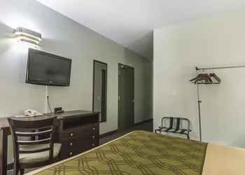 Econo Lodge hotel thumbnail 6