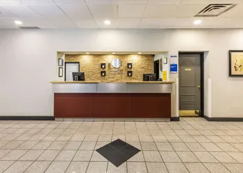 Comfort Inn & Suites Downtown Edmonton hotel thumbnail 2