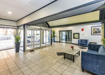 Comfort Inn & Suites Downtown Edmonton hotel thumbnail 4