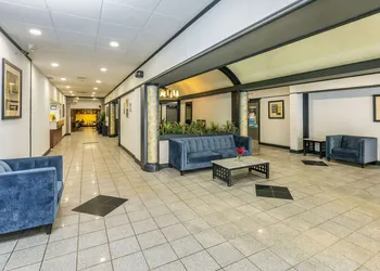 Comfort Inn & Suites Downtown Edmonton hotel thumbnail 5