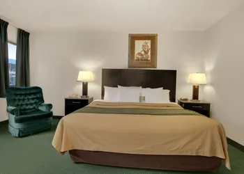 Comfort Inn & Suites Downtown Edmonton hotel thumbnail 7