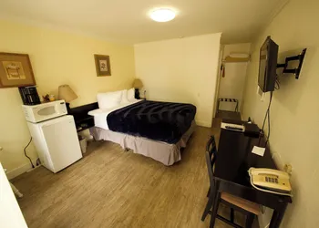 Creston Valley Motel hotel thumbnail 4