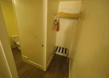 Creston Valley Motel hotel thumbnail 5