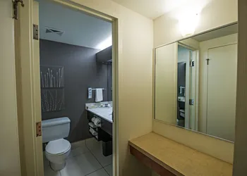 Cambridge Suites Hotel hotel thumbnail 5