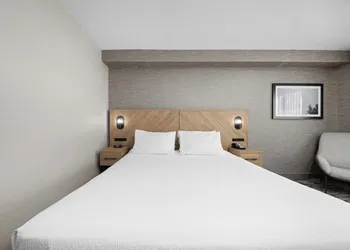 Sandman Hotel Calgary Airport hotel thumbnail 6