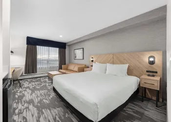 Sandman Hotel Calgary Airport hotel thumbnail 8