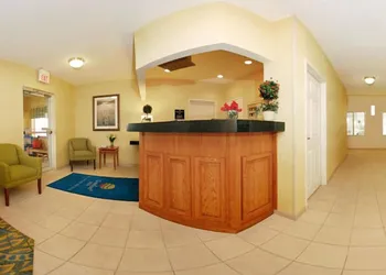 Quality Inn hotel thumbnail 2